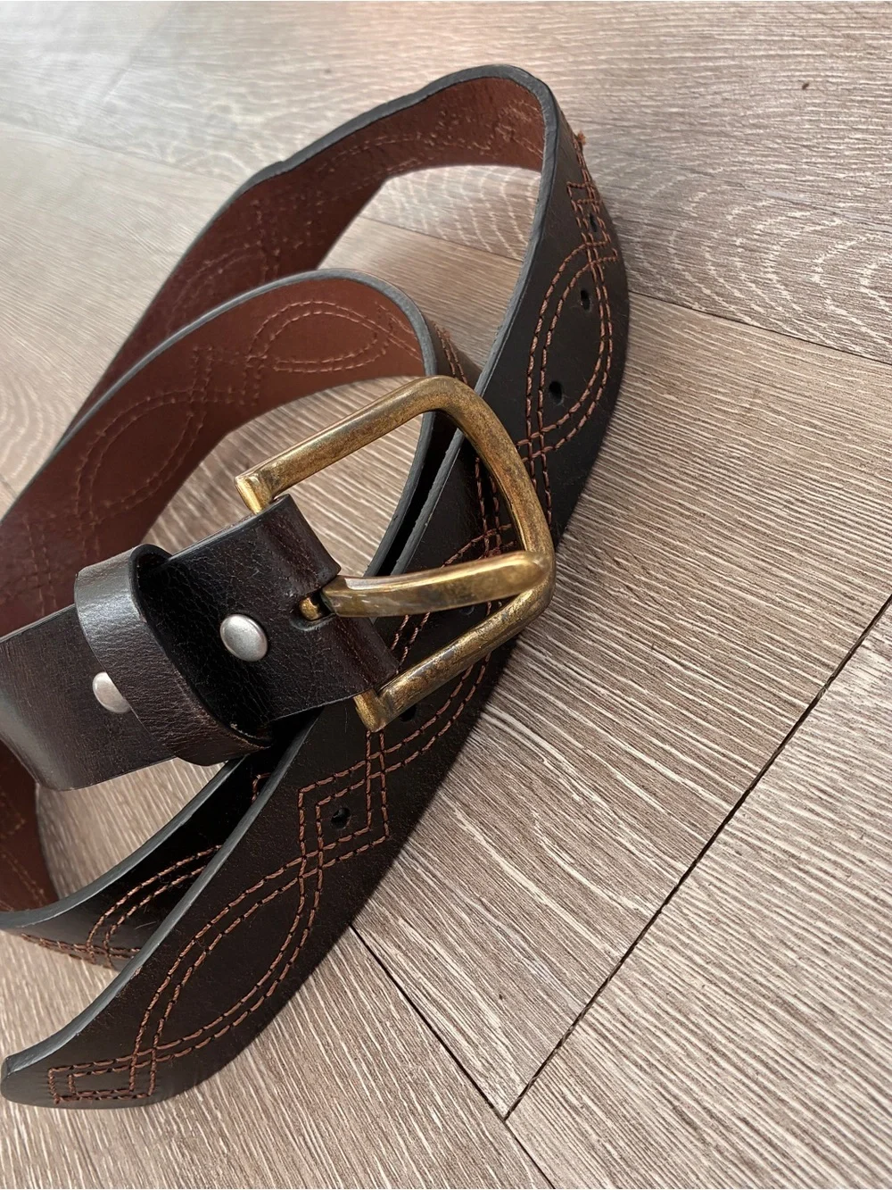 Classic Brown Leather Men’s Belt with Brass Buckle